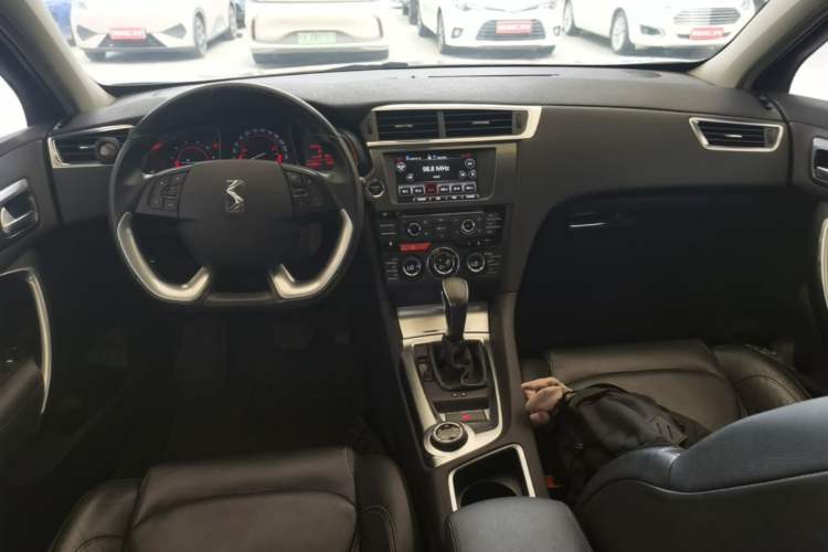 Used DS 6 2016 1.6T Luxury Edition THP160 Center Console