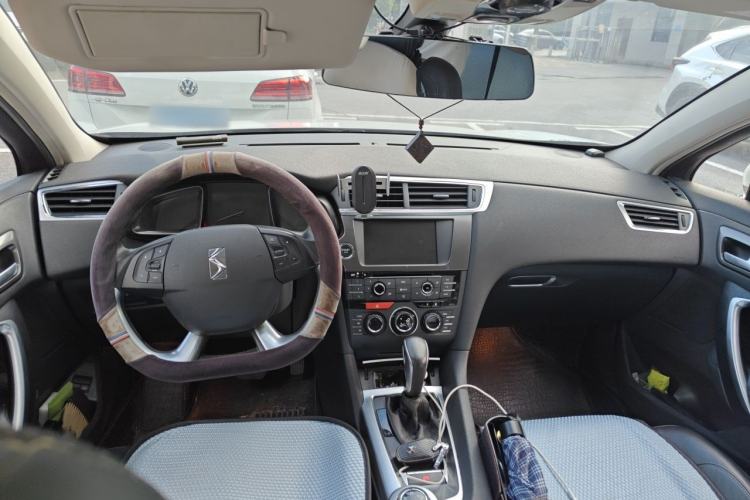 Used DS 6 2016 1.6T Luxury Edition THP160 Center Console