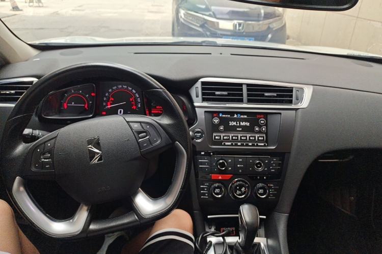 Used DS 6 2016 1.6T Luxury Edition THP160 Center Console
