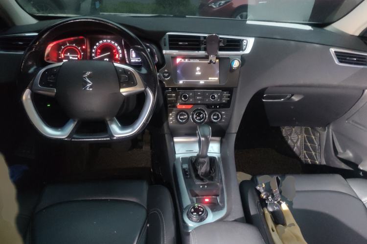 Used DS 6 2016 1.6T Luxury Edition THP160 Center Console