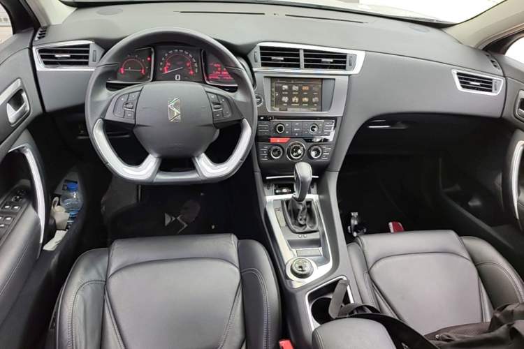 Used DS 6 2016 1.6T Luxury Edition THP160 Center Console