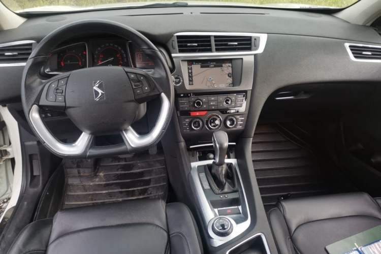 Used DS 6 2016 1.6T Luxury Edition THP160 Center Console