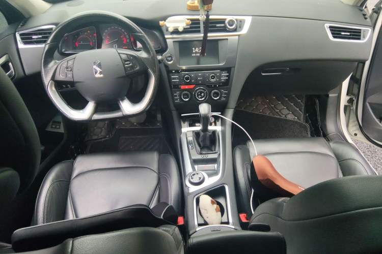 Used DS 6 2016 1.6T Luxury Edition THP160 Center Console