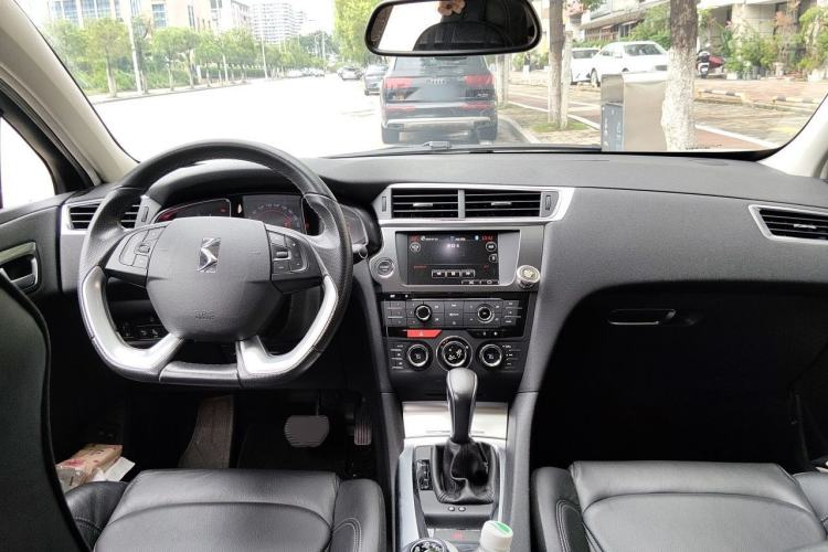 Used DS 6 2016 1.6T Luxury Edition THP160 Center Console