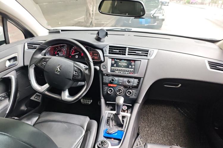 Used DS 6 2016 1.6T Luxury Edition THP160 Center Console