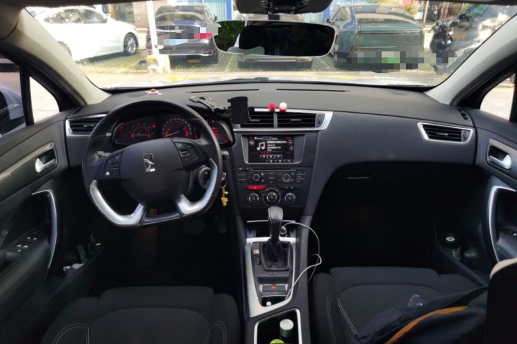 Used DS 6 2016 1.6T Elegant Edition THP160 Center Console
