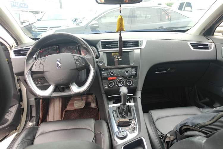 Used DS 6 2016 1.6T Luxury Edition THP160 Center Console