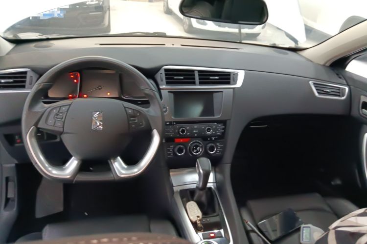 Used DS 6 2016 1.6T Luxury Edition THP160 Center Console
