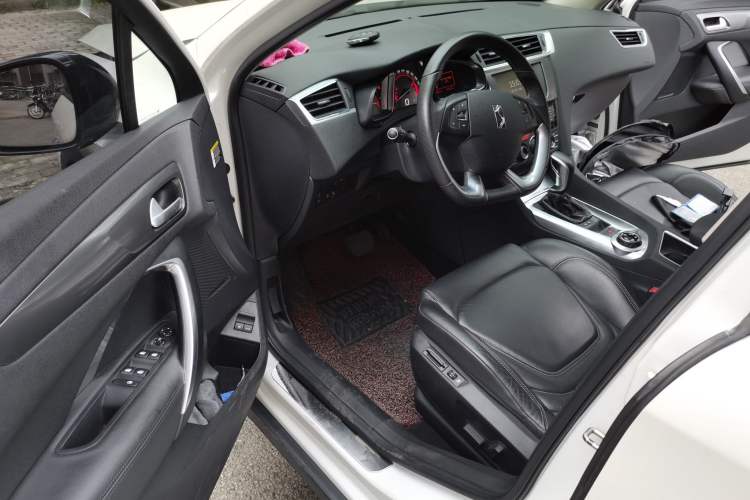 Used DS 6 2016 1.6T Luxury Edition THP160 Driver Seat