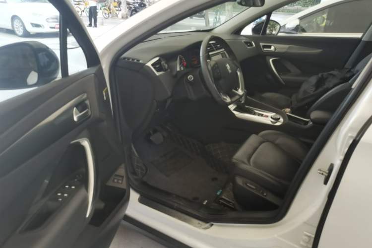 Used DS 6 2016 1.6T Luxury Edition THP160 Driver Seat