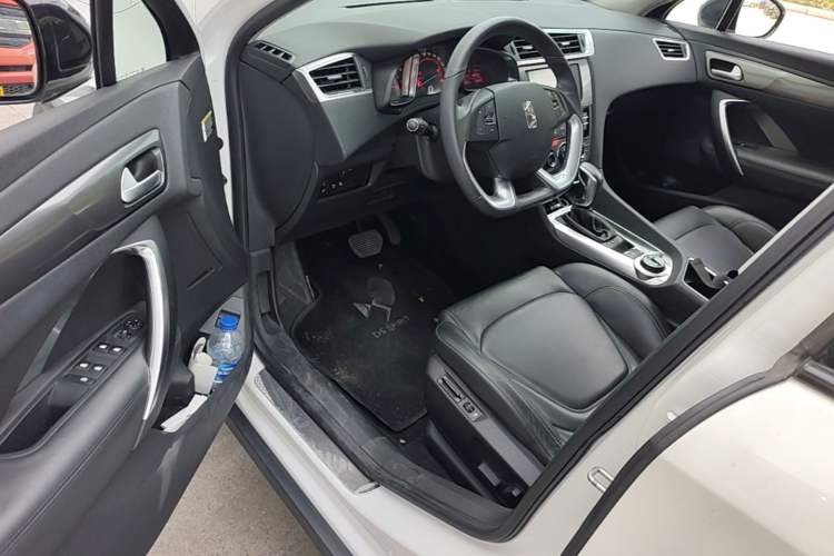 Used DS 6 2016 1.6T Luxury Edition THP160 Driver Seat