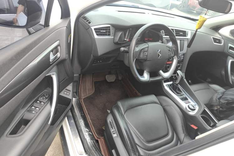 Used DS 6 2016 1.6T Luxury Edition THP160 Driver Seat