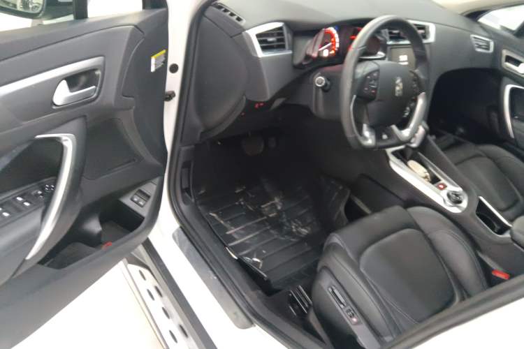 Used DS 6 2016 1.6T Luxury Edition THP160 Driver Seat