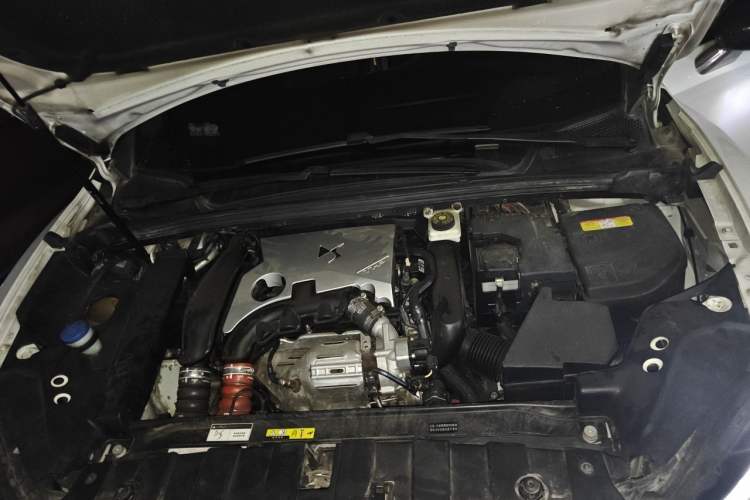 Used DS 6 2016 1.6T Luxury Edition THP160 Engine Bay