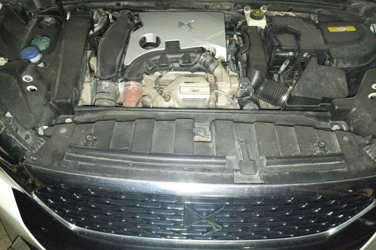 Used DS 6 2016 1.6T Luxury Edition THP160 Engine Bay