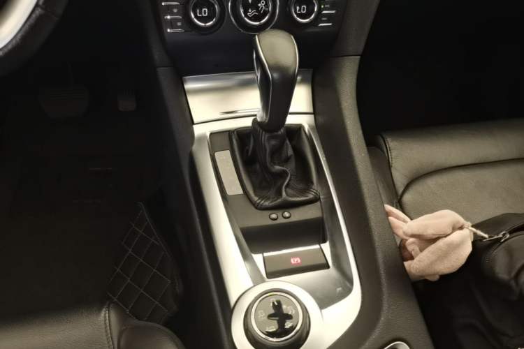 Used DS 6 2016 1.6T Luxury Edition THP160 Gear Lever