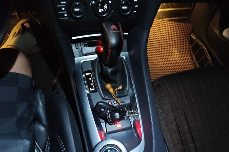 Used DS 6 2016 1.6T Luxury Edition THP160 Gear Lever