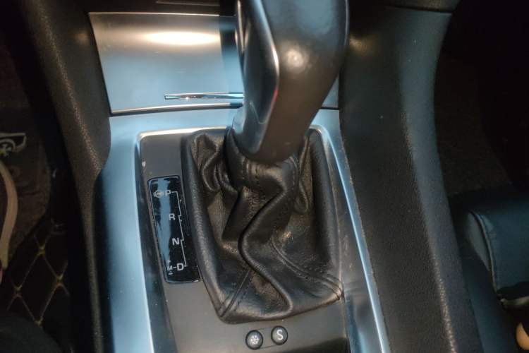 Used DS 6 2016 1.6T Luxury Edition THP160 Gear Lever
