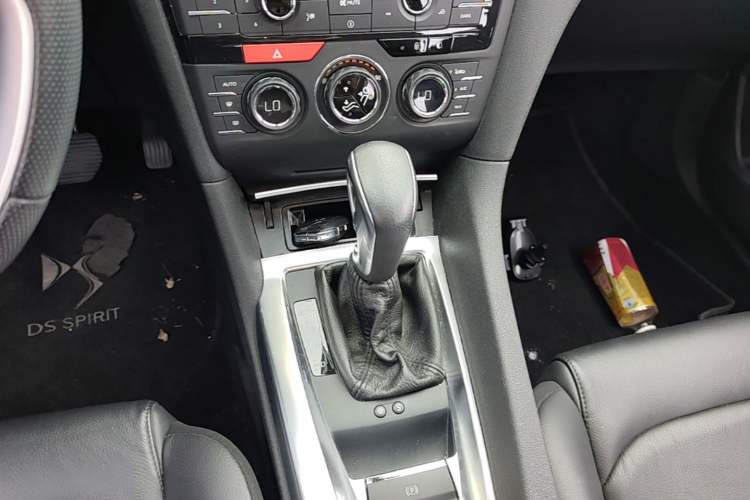 Used DS 6 2016 1.6T Luxury Edition THP160 Gear Lever