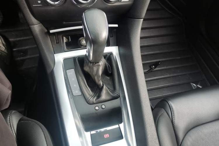 Used DS 6 2016 1.6T Luxury Edition THP160 Gear Lever