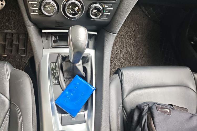 Used DS 6 2016 1.6T Luxury Edition THP160 Gear Lever