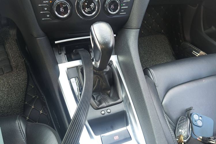 Used DS 6 2016 1.6T Luxury Edition THP160 Gear Lever