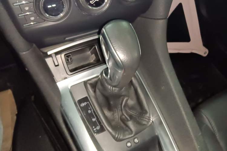 Used DS 6 2016 1.6T Luxury Edition THP160 Gear Lever