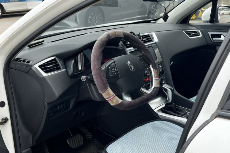 Used DS 6 2016 1.6T Luxury Edition THP160 Interior 2