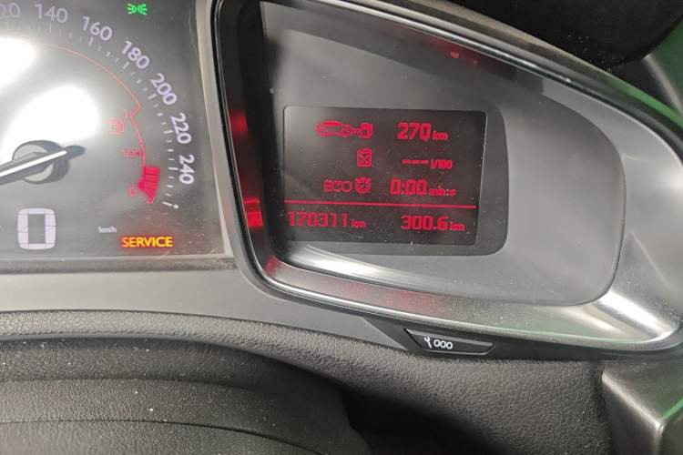 Used DS 6 2016 1.6T Luxury Edition THP160 Odometer Close Up