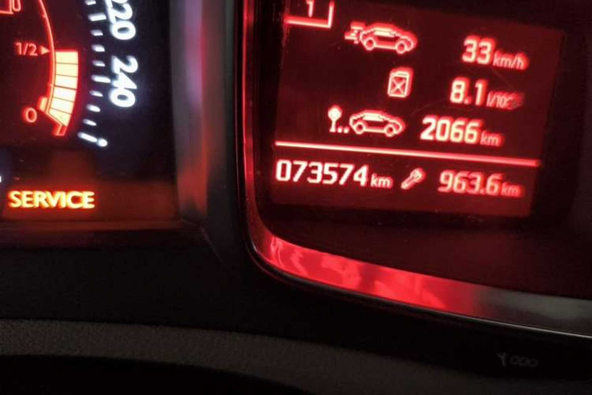 Used DS 6 2016 1.6T Luxury Edition THP160 Odometer Close Up