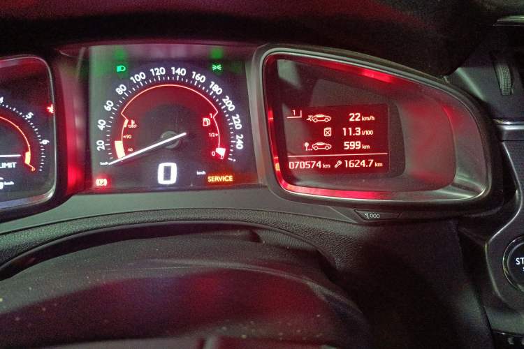 Used DS 6 2016 1.6T Luxury Edition THP160 Odometer Close Up