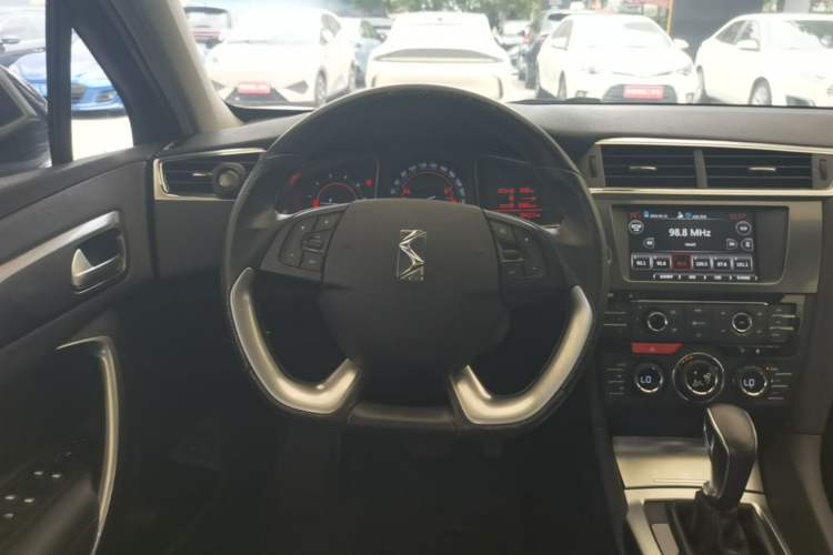 Used DS 6 2016 1.6T Luxury Edition THP160 Steering Wheel