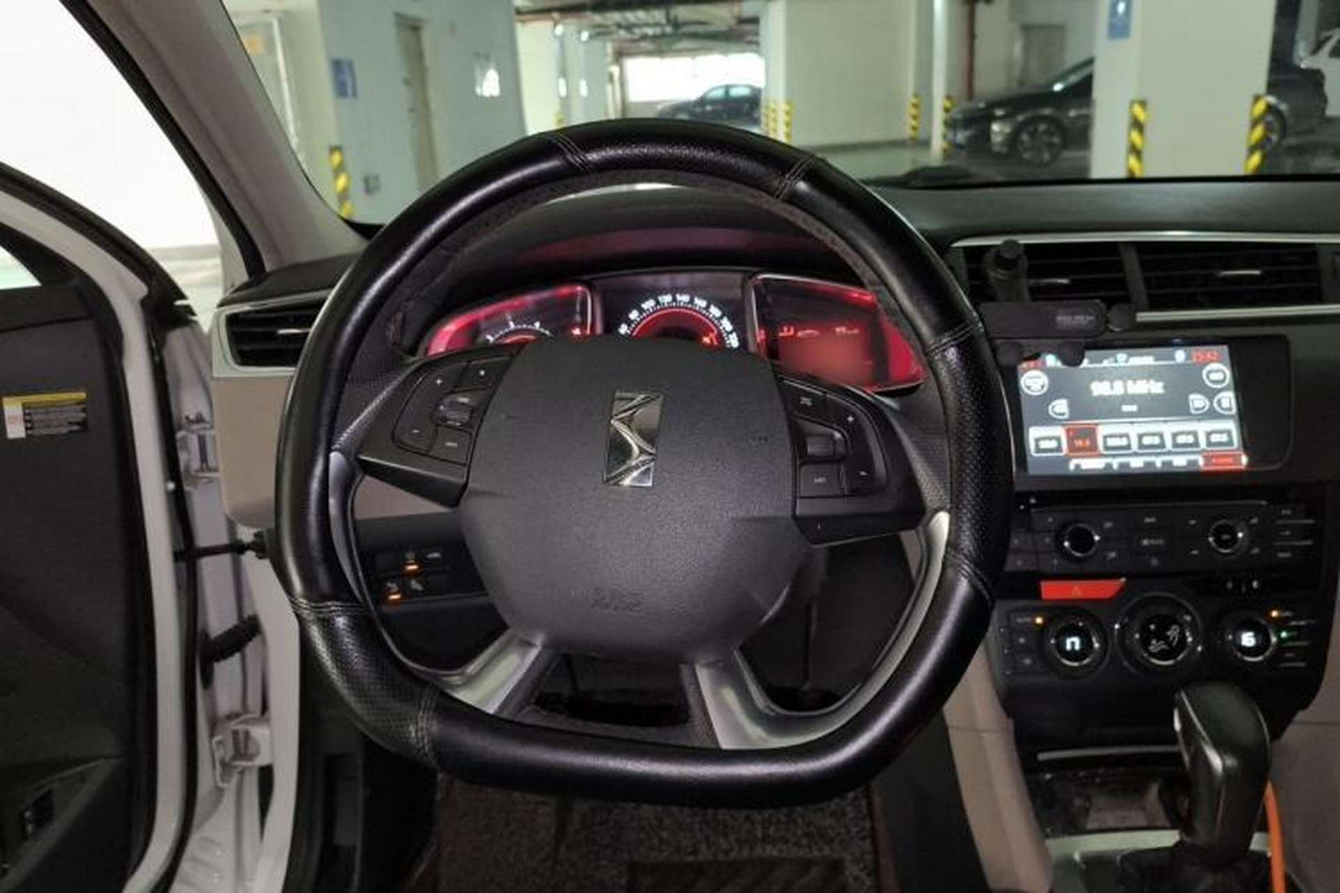 Used DS 6 2016 1.6T Luxury Edition THP160 Steering Wheel