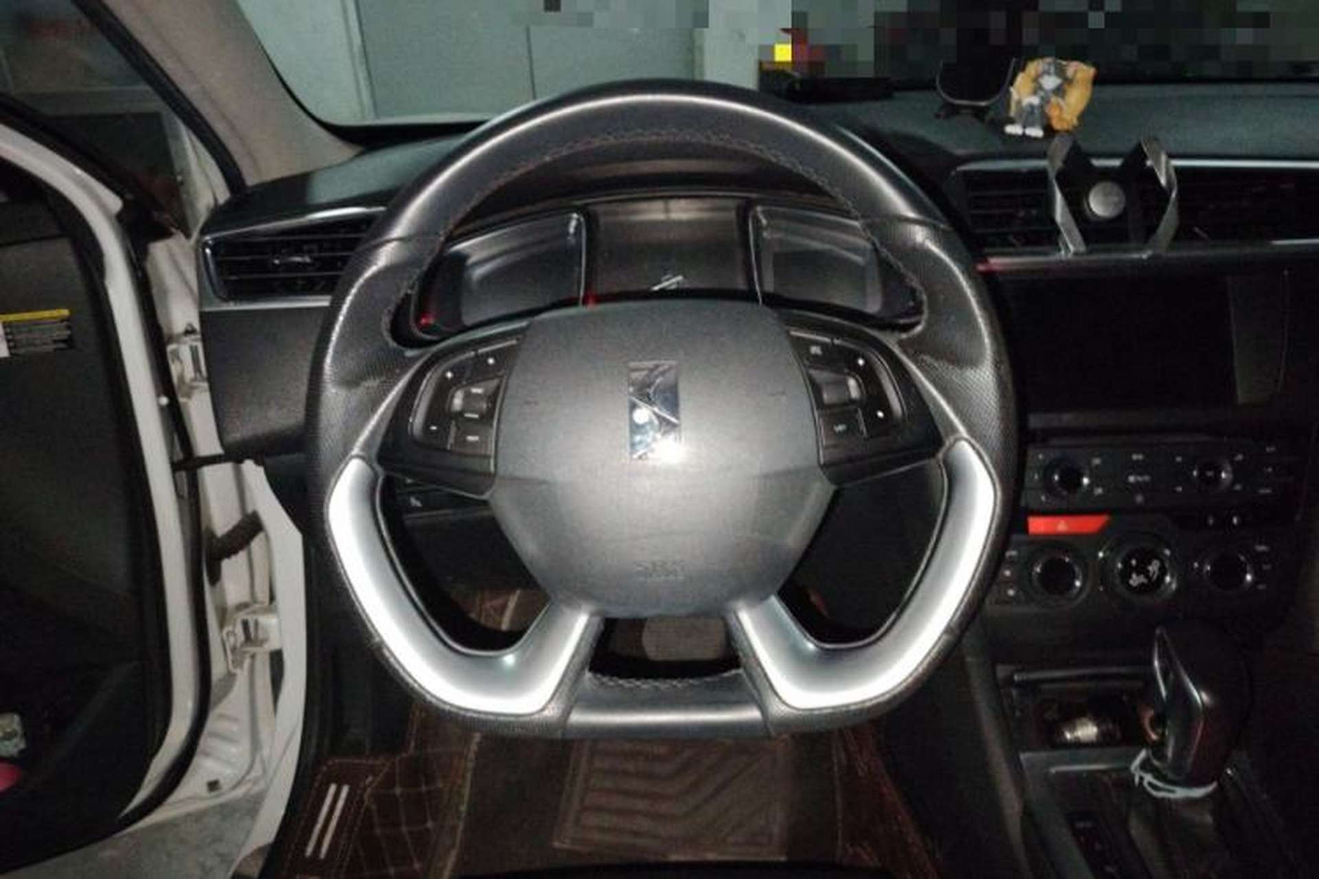 Used DS 6 2016 1.6T Luxury Edition THP160 Steering Wheel