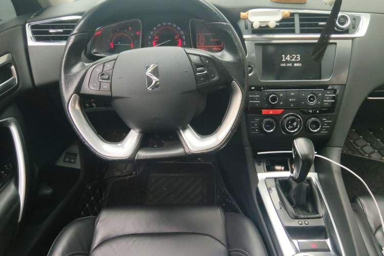 Used DS 6 2016 1.6T Luxury Edition THP160 Steering Wheel