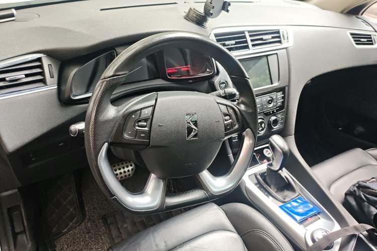 Used DS 6 2016 1.6T Luxury Edition THP160 Steering Wheel