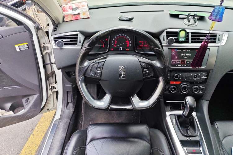 Used DS 6 2016 1.6T Luxury Edition THP160 Steering Wheel