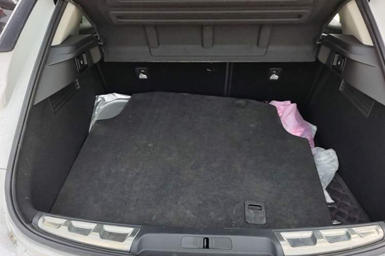 Used DS 6 2016 1.6T Luxury Edition THP160 Trunk