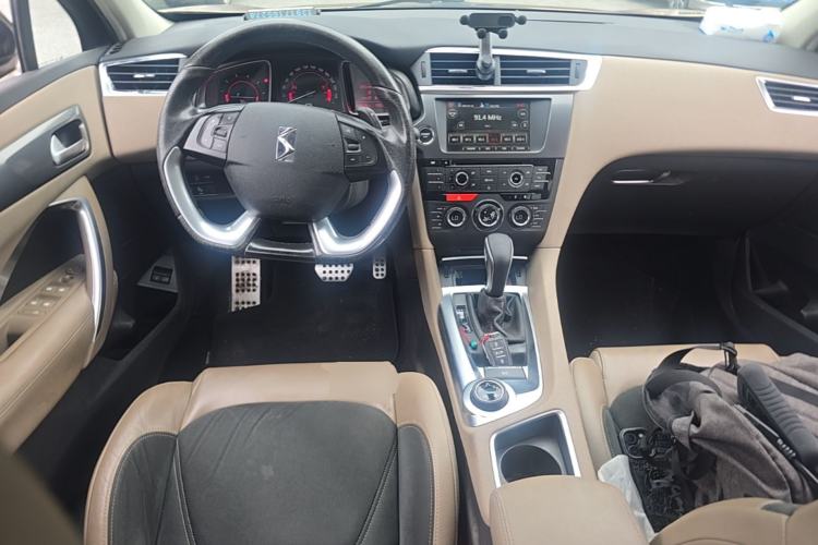Used DS 6 2016 1.8T 60th Anniversary Limited Edition THP200 Center Console