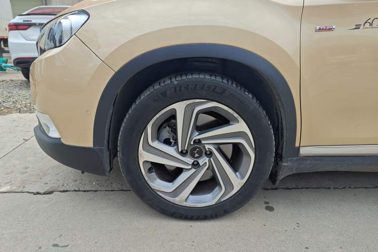 Used DS 6 2016 1.8T 60th Anniversary Limited Edition THP200 Exterior 4