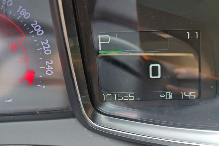 Used DS 6 2016 1.8T 60th Anniversary Limited Edition THP200 Odometer Close Up