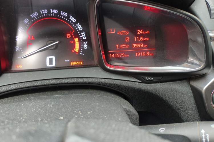 Used DS 6 2016 1.6T Luxury Edition THP160 Odometer Close Up