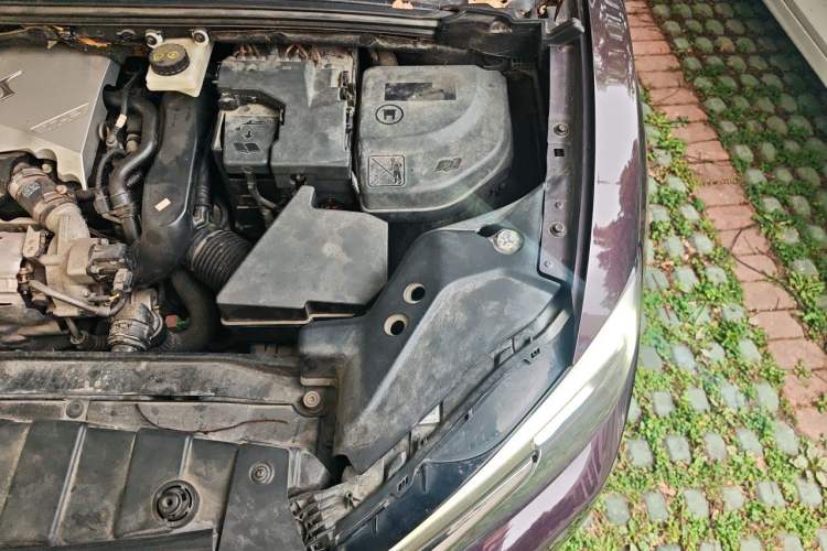 Used DS 6 2017 1.6T Luxury Edition THP160 Engine Bay Left