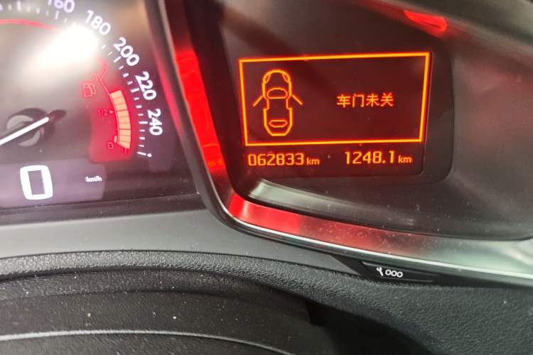 Used DS 6 2017 1.6T Luxury Edition THP160 Odometer Close Up