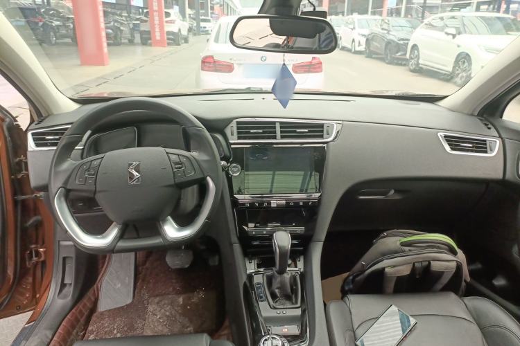 Used DS 6 2018 30THP Prestige Edition Center Console