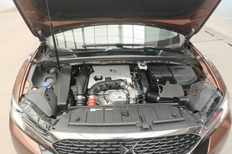 Used DS 6 2018 30THP Prestige Edition Engine Bay