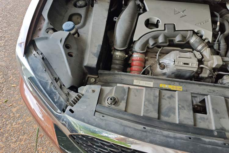 Used DS 6 2018 30THP Prestige Edition Engine Bay Right
