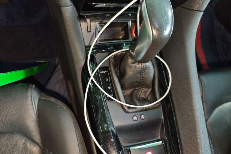 Used DS 6 2018 30THP Prestige Edition Gear Lever