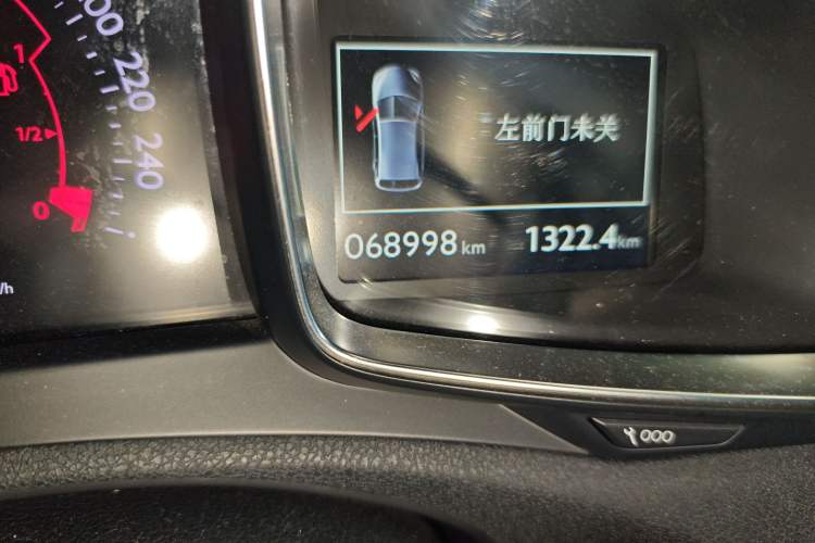Used DS 6 2018 30THP Prestige Edition Odometer Close Up
