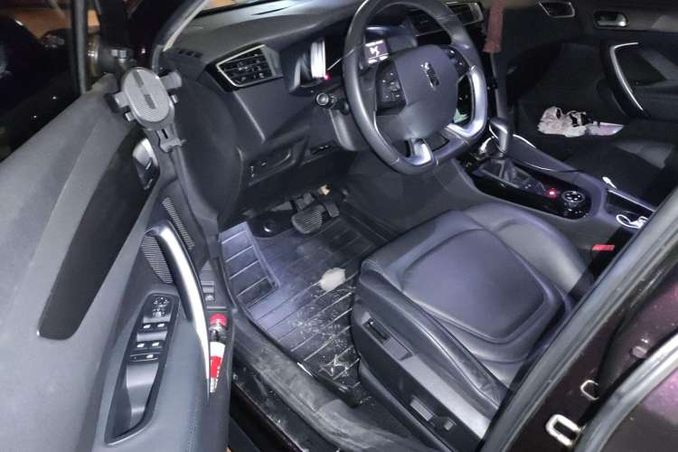 Used DS 6 2018 30THP ZhiShang Model Driver Seat